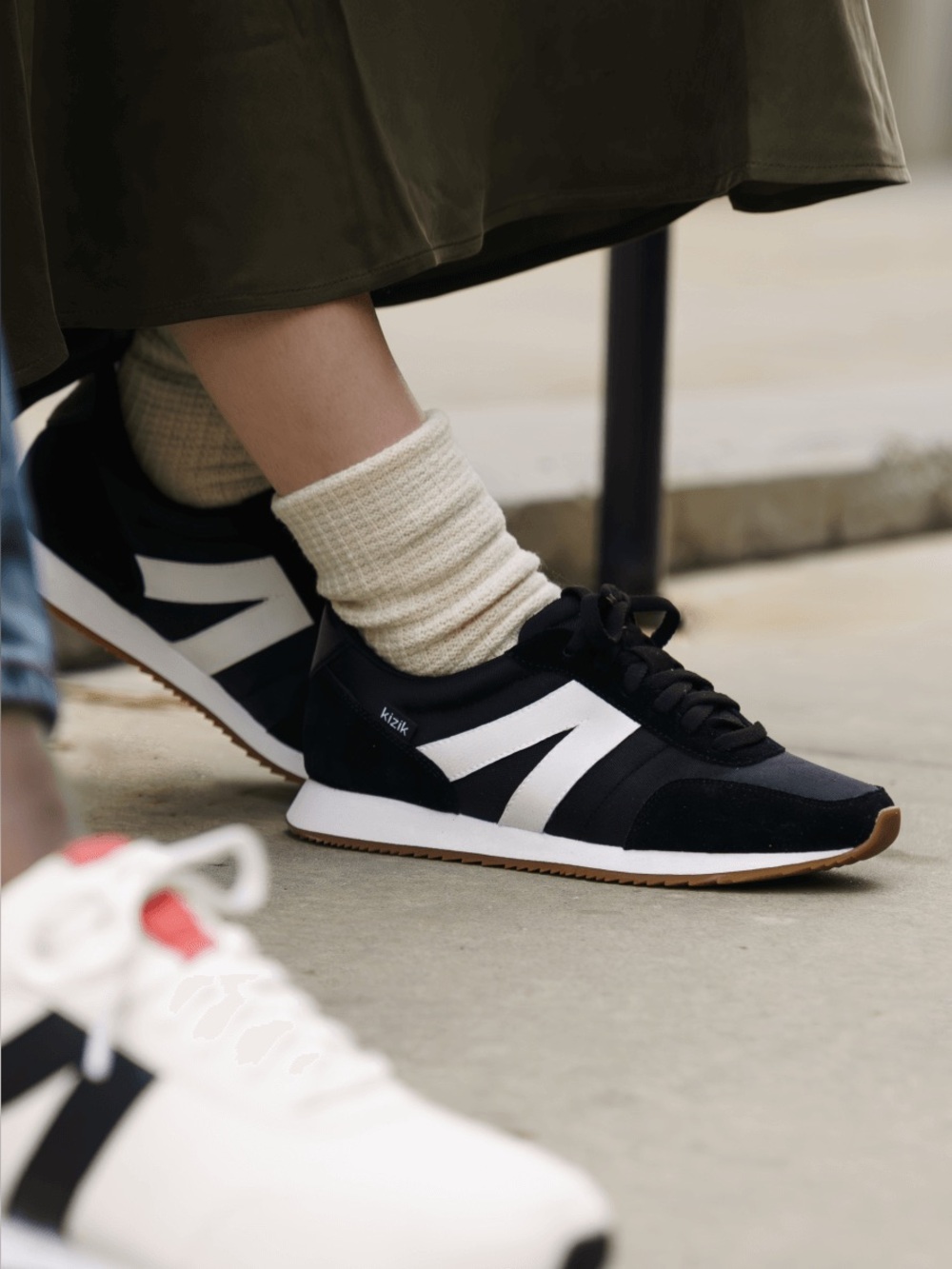 Kizik Milan Black and White Suede Hands-Free Sneakers Unisex Size 11.5 Women’s